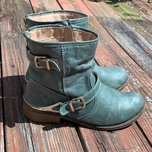 Green/turquoise ankle boots